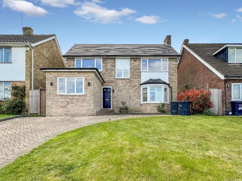 View Full Details for Ellenbridge Way, South Croydon