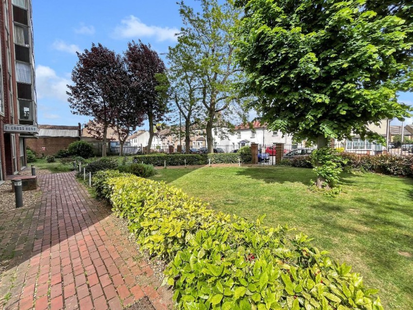 Images for Cross Road, Croydon