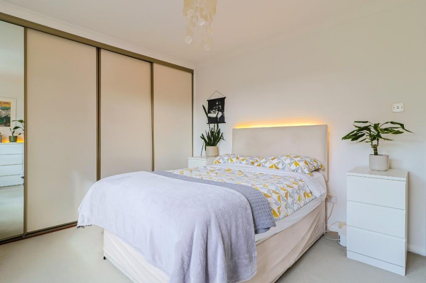 Images for Theresas Walk, South Croydon