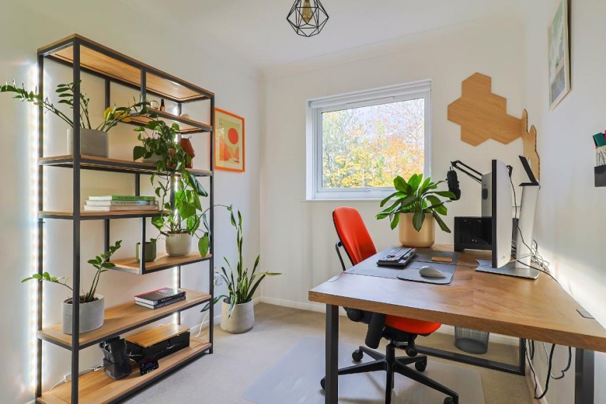 Images for Theresas Walk, South Croydon