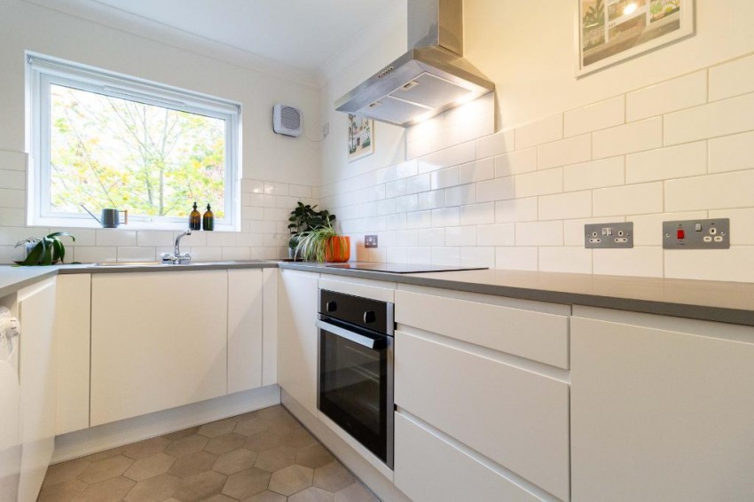 Images for Theresas Walk, South Croydon