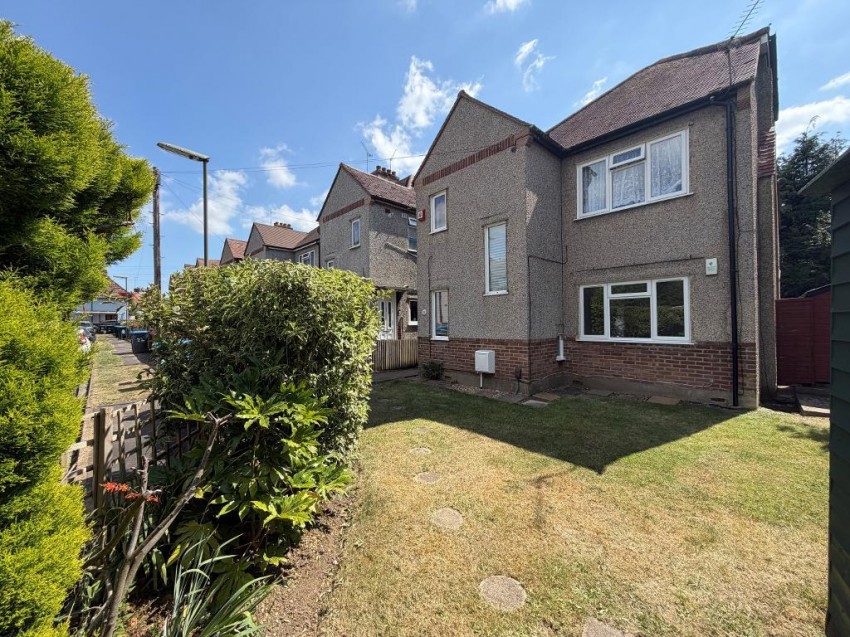 Images for Harrow Gardens, Warlingham