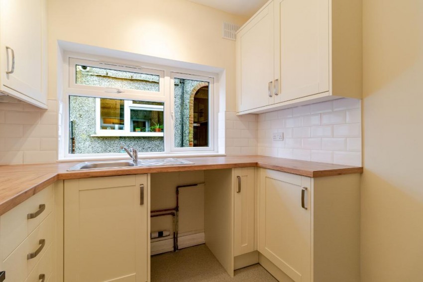 Images for Harrow Gardens, Warlingham