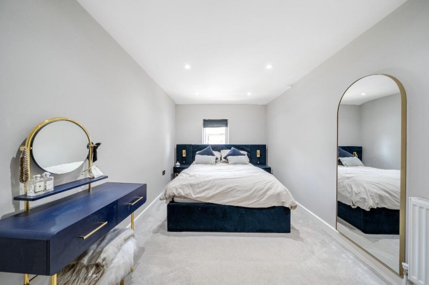 Images for Hadleigh Grove, Coulsdon