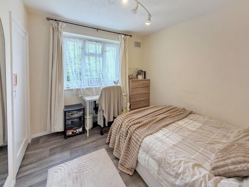 Images for Harewood Gardens, South Croydon
