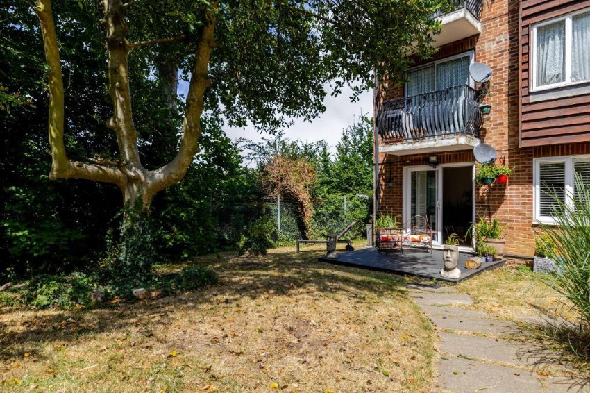 Images for Aveling Close, Purley