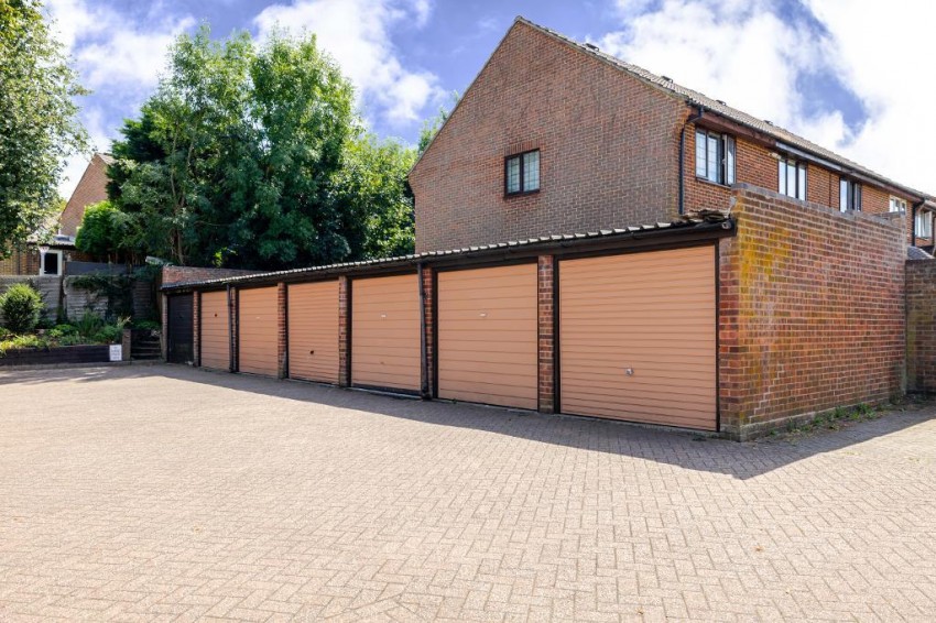 Images for Aveling Close, Purley